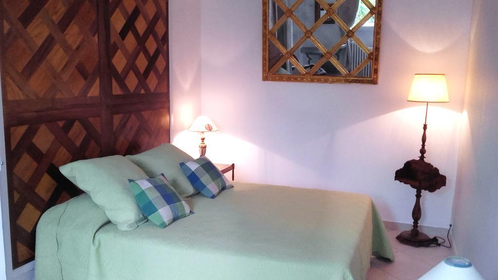 Le Vieux Vauvert Bed & Breakfast Rochecorbon Exterior photo