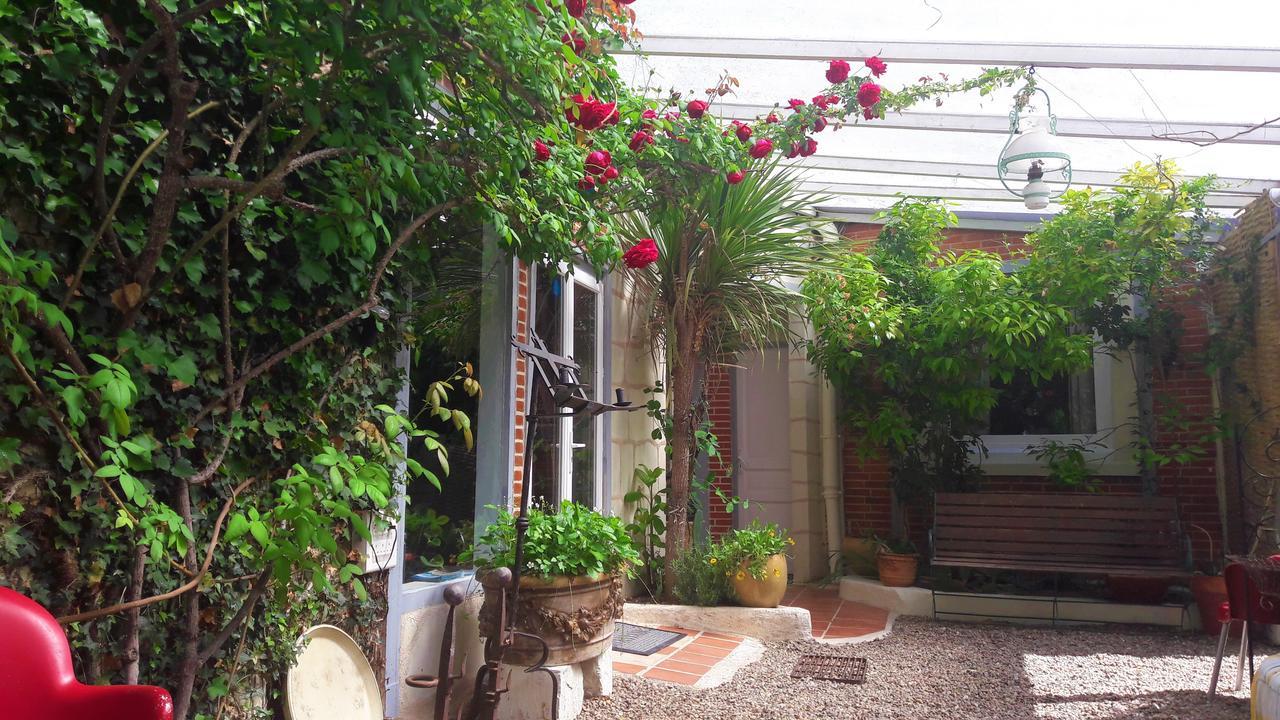 Le Vieux Vauvert Bed & Breakfast Rochecorbon Exterior photo